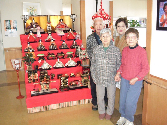 南風喫茶店前でひな祭り